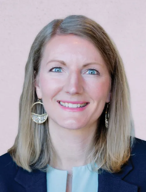 Erinn Andrews headshot